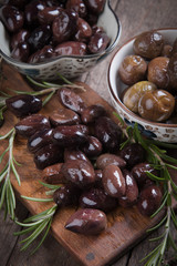 Cured greek olives