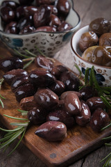 Cured greek olives