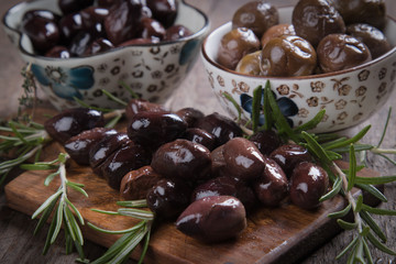 Cured greek olives