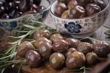 Cured greek olives