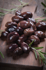 Cured greek olives