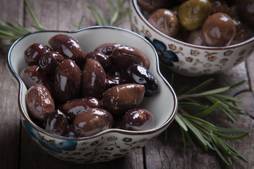 Cured greek olives