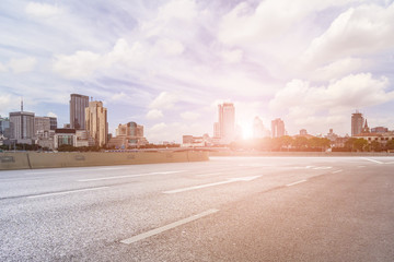 Obraz premium City road and skyline