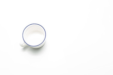 하얀배경 컵 