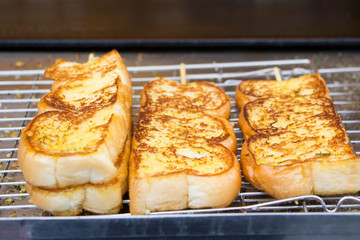 garlic bread grilled with butter