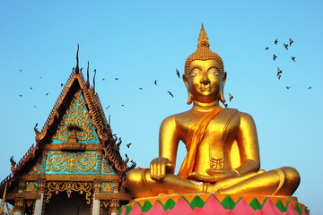 golden buddha statue