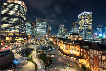 Fototapeta na wymiar Tokyo railway station and Tokyo high-rise building Marunouchi business district at twilight time