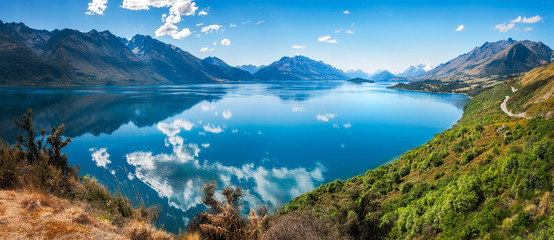 Fototapeta Bennett's Bluff Lookout, New Zealand -A Viewpoint on one of the most scenic drives in New Zealand that connects Queenstown and Glenorchy and overlooks Pig and Pidgeon Islands and Lake Wakatipu. obraz