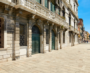 Obraz premium Venice, Italy - August 14, 2017: the classical structure of an apartment house in Venice.