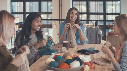 Smiling girls in studio - obrazy, fototapety, plakaty