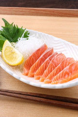 サーモンの刺身