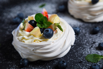 Pavlova cake with fresh berries