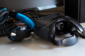 computer game set: virtual reality glasses, computer mouse, keyb