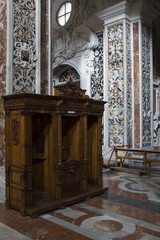 Confessionale in chiesa