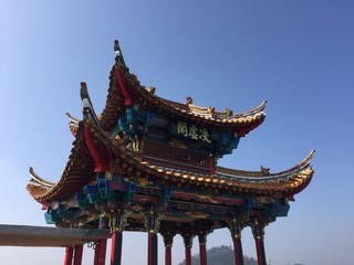 Naklejka premium Isolated temple in the mountains (Kunming, Yunnan, China)