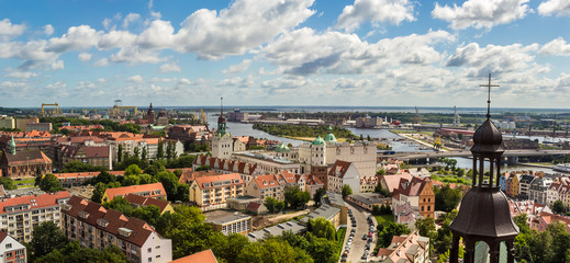 Szczecin widok z Bazyliki na miasto, zamek i rzekę Odrę. Krajobraz Szczecina z punktu widokowego.