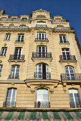 Fototapeta na wymiar Immeuble haussmannien de l'île de la Cité à Paris, France