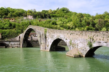 Fototapeta na wymiar Tuscany Devil Bridge