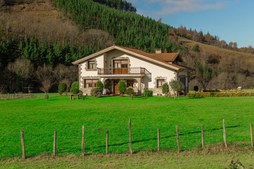 Obraz premium Typical Basque landscape between mountains