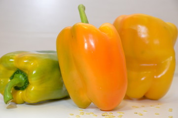Peperoni gialli verde ortaghi