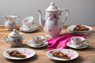 Kaffetafel mit Linzertorte