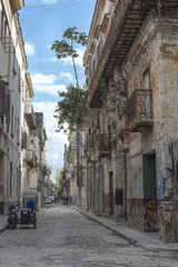 Ruined houses havana cuba © Snapvision