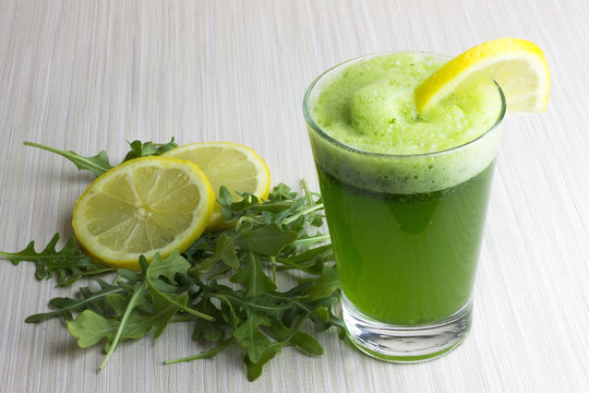 Fresh and healthy green detox juice in a glass