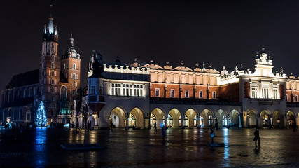 Kraków rynek wieczorem © BlackMediaHouse