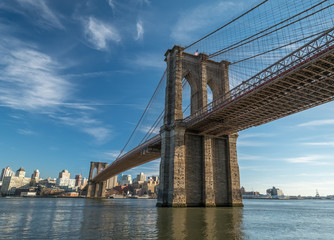 Fototapeta premium Widok na Most Brookliński od strony Manhattanu w Nowym Jorku