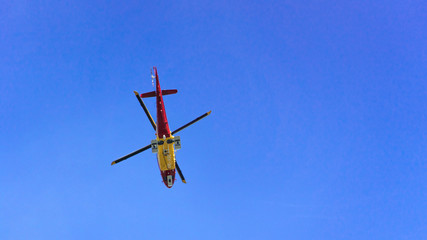 Fototapeta na wymiar Hubschrauber von unten