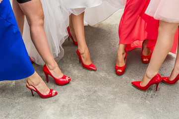 Red heels on the street, Girls with red heels