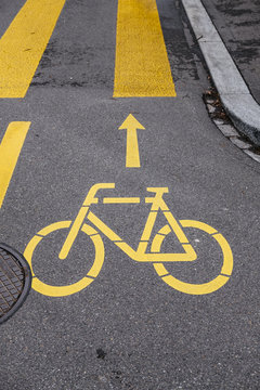 Bicycle marking on the road