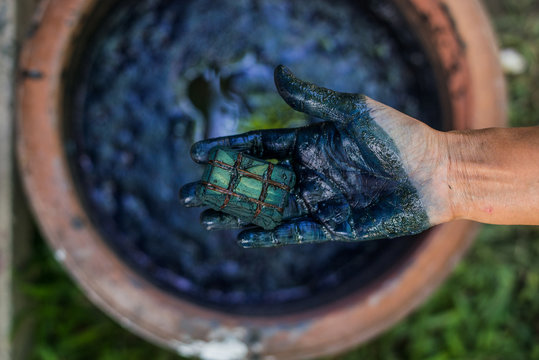 Indigo pot