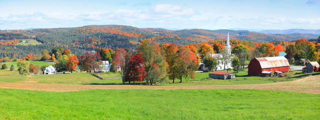 Panoramic view of rural Vermont in autumn time. - obrazy, fototapety, plakaty