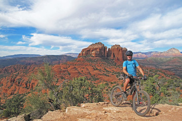 Fototapeta premium Mountain biker in the red rocks, Sedona, Arizona, USA