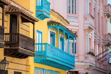 Gordijnen Colorful buildings in Havana, Cuba © ttinu