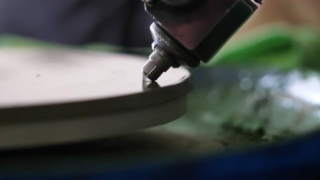 Diamond polishing