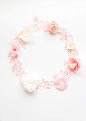 Round frame with paper flowers