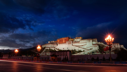 Fototapeta na wymiar night view of Potala Palace in Lhasa, Tibet, China
