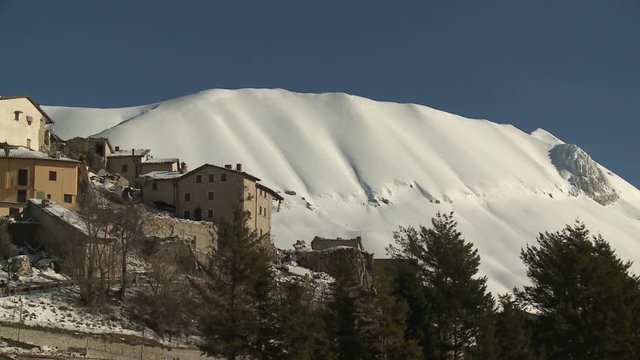 Castelluccio dopo il terremoto