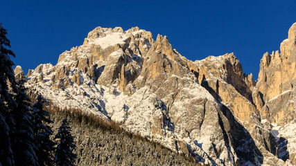 Cimerlo (gruppo delle Pale di San Martino) fotografato dalla val Canali, nel parco naturale di Paneveggio