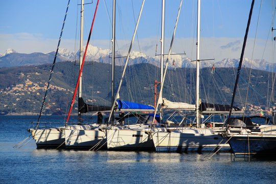 bateau dans le golfe de la Spezia, Italie