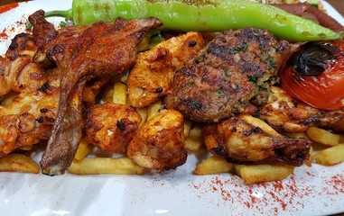 Fleisch lecker yummy türkisch persisch kebab hunger werbung holzkohle grill BBQ - 187599506