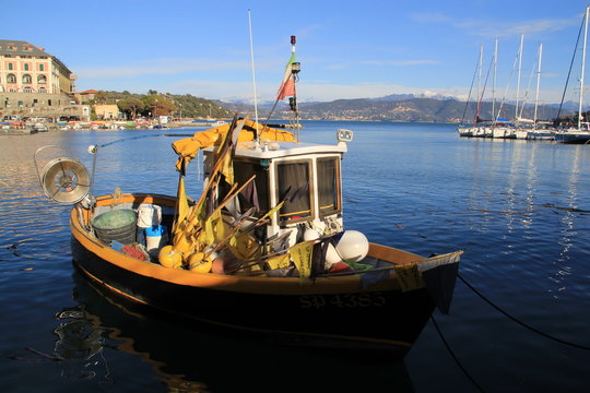 bateau dans le golfe de la Spezia, Italie