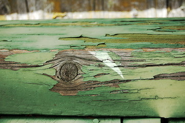 Grüner Holzbalken