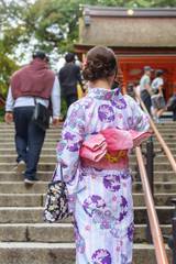 美しい和装女性の後ろ姿