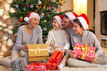 Obraz na płótnie Canvas Smiling family at Christmas 