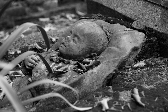 Friedhof des 18. Jahrhunderts - Kindergrab