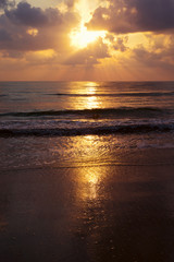 Obraz premium Sunset over sea