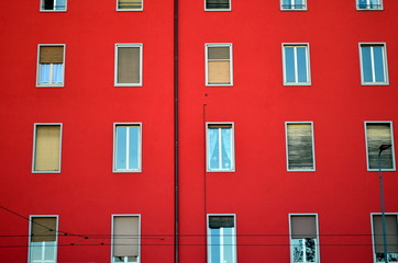 Naklejka premium Knallrote Hausfassade